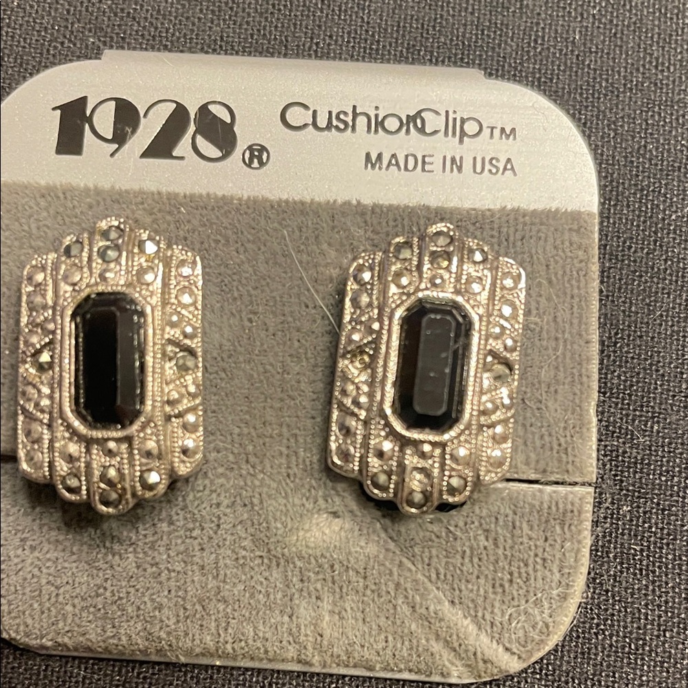 1928 clip Earrings